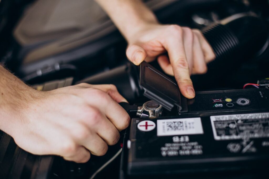 Wie viel volt hat eine Autobatterie-Hier erfahren